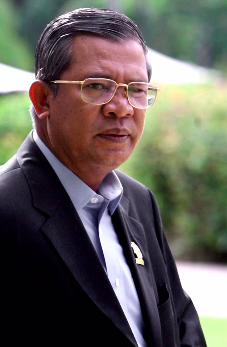 Cambodia prime minister heads for ASEAN meetings in Cebu province