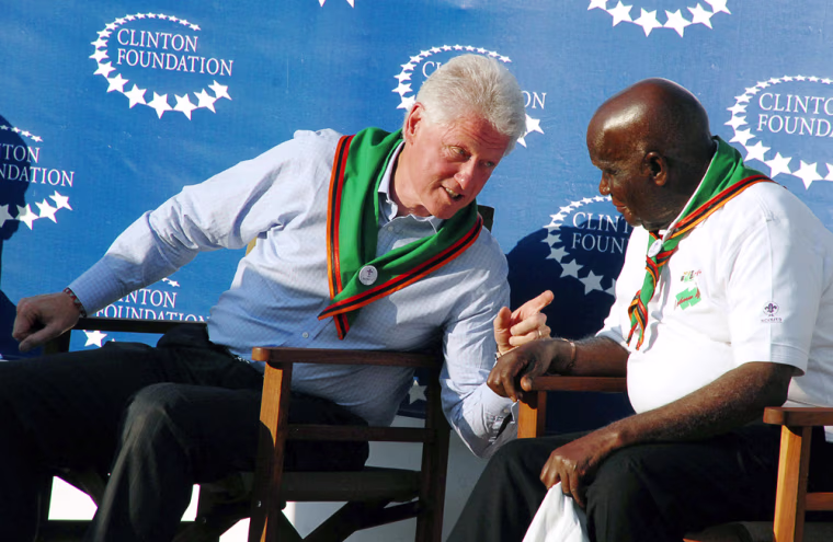 Former US President Bill Clinton (L) tal