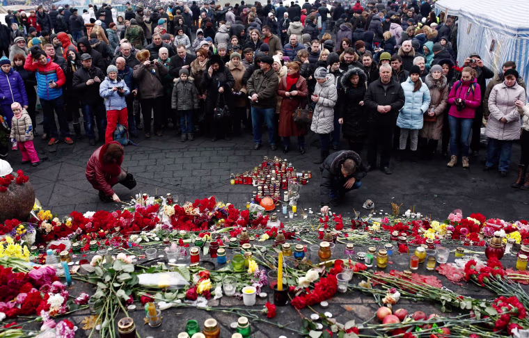Image: Ukrainians praying for those who died during the anti-government demonstrations and clashes at the Independence Square in Kiev