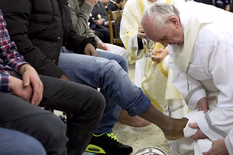 Pope Francis washes the foot of a prisoner at Casal del Marmo youth prison in Rom