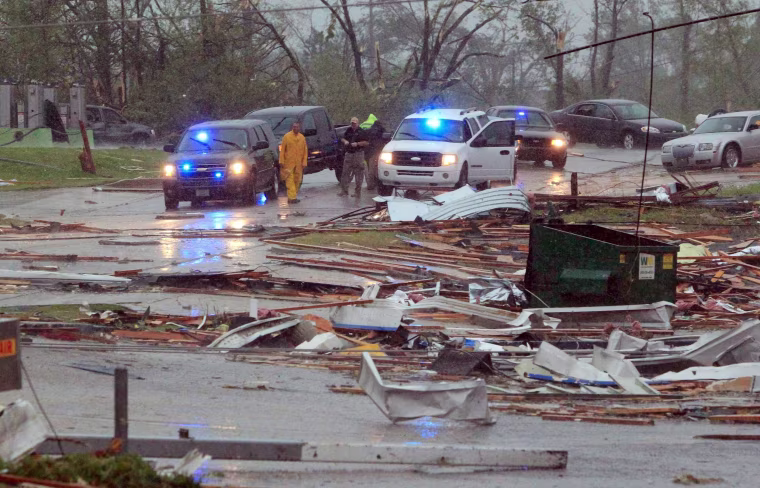 Image: First responders begin to secure areas minutes after a Tornado tore through Tupelo, Mississippi