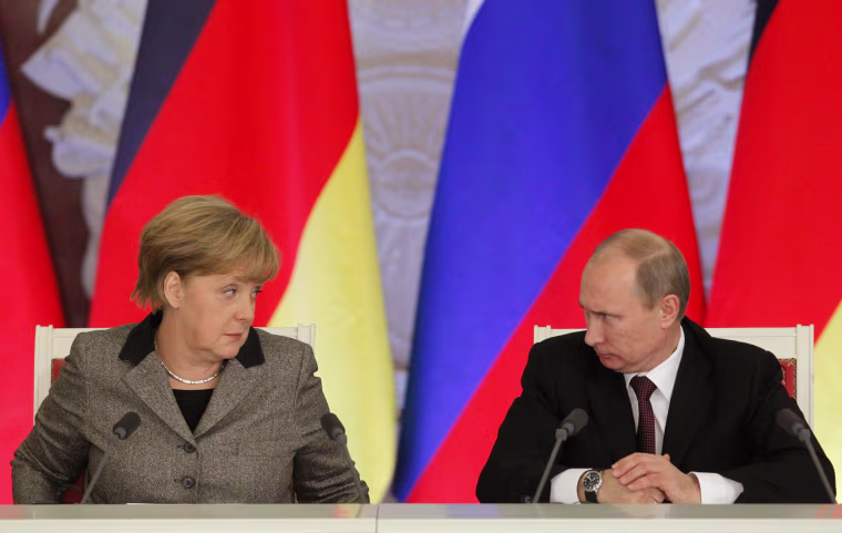 Image: German Chancellor Angela Merkel and Russian President Vladimir Putin
