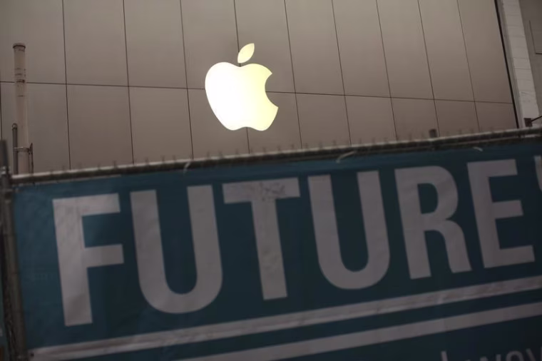 Image: Apple logo on the front of the company's flagship retail store near signs for subway project in San Francisco