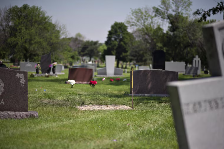 Image: The grave of one of the seven unidentified victims of serial killer John Wayne Gacy
