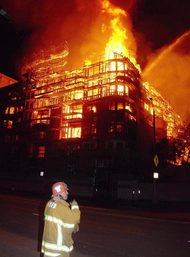 Image: Huge building fire in downtown LA