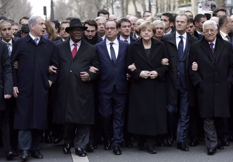 Image: French President Francois Hollande (3rd L) is surrounded by head of states (From L to R : Benyamin Netanyahu of Istarel, Ibrahim Boubakar Keita of Mali, Angela Merkel of Germany, EU Coucil President Donald Tusk and Palestinian Mahmud Abbas) as they