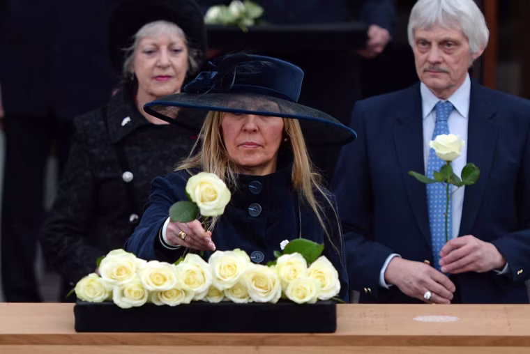 Image: King Richard III coffin cortege departs Leicester University
