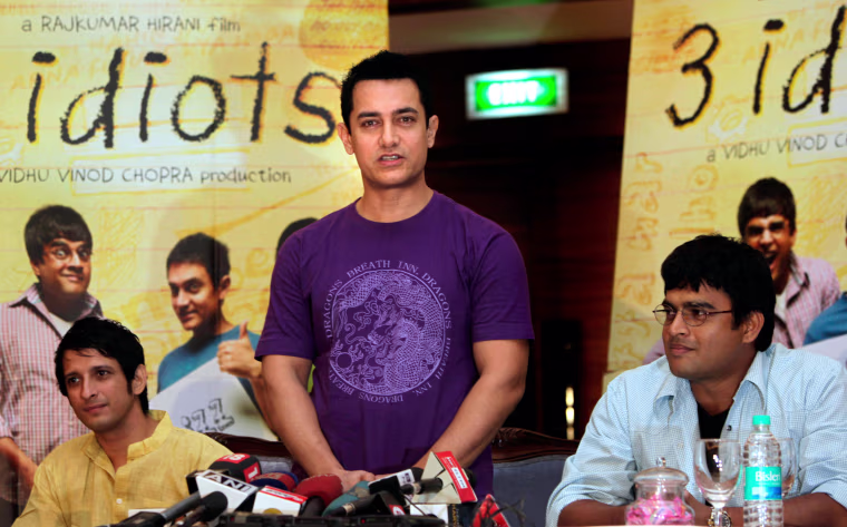 Image: Aamir Khan promotes film "Three Idiots".