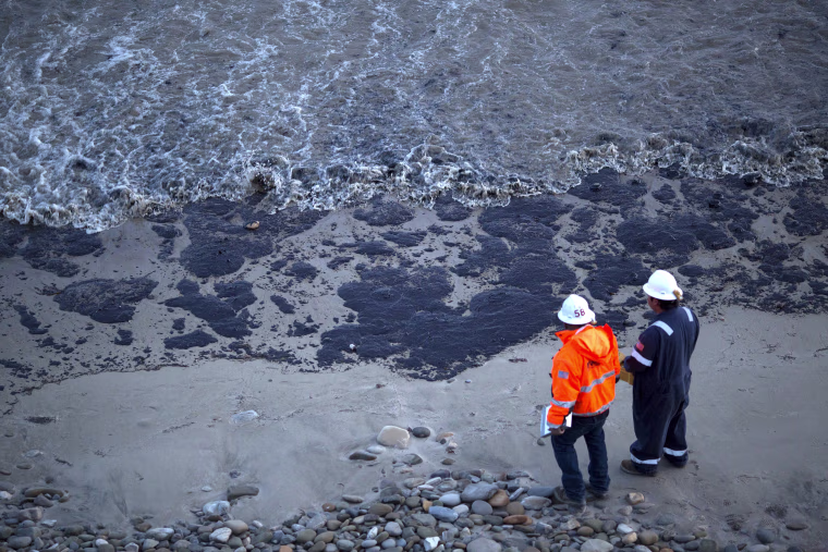 Image: Ruptured Pipeline Spills Oil Along Santa Barbara Coast
