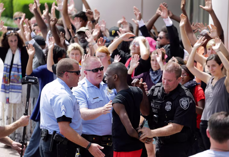 Image: DeRay McKesson being arrested