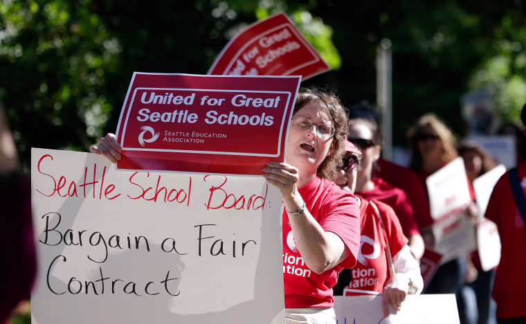 Image: Teachers picket on September 2