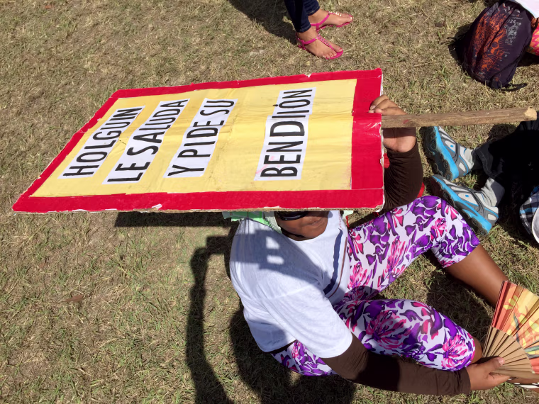 Image: Holguin welcomes Pope Francis
