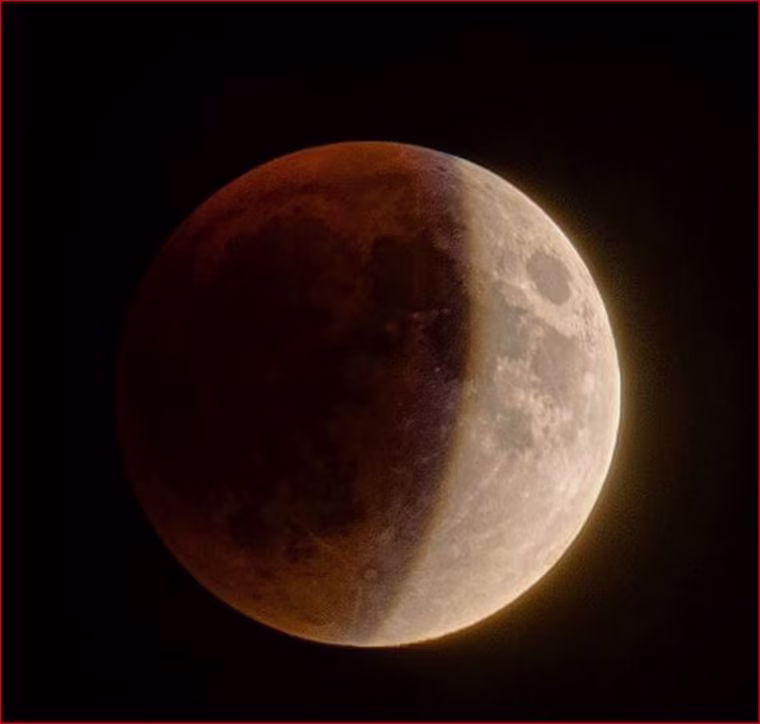 Image: Supermoon total eclipse as seen in New York