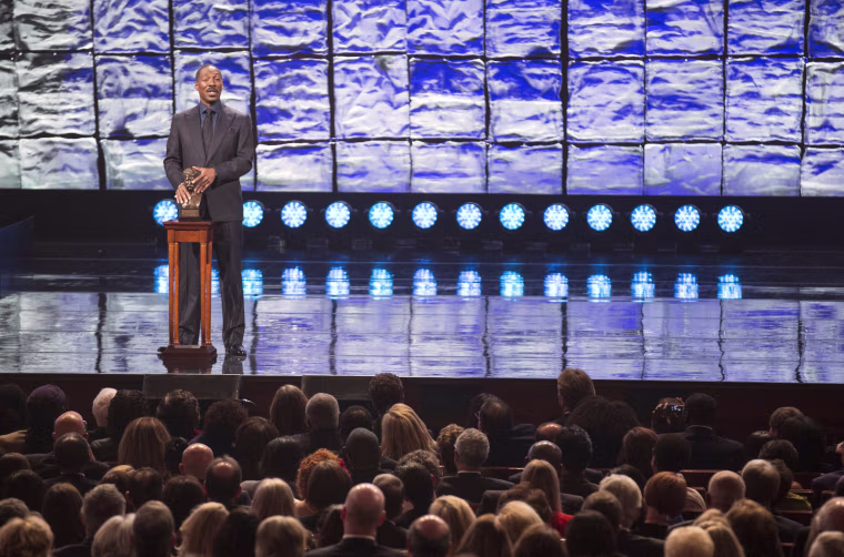 Image: Comedian Eddie Murphy speaks after receiving the Mark Twain prize for Humor at the Kennedy Center in Washington
