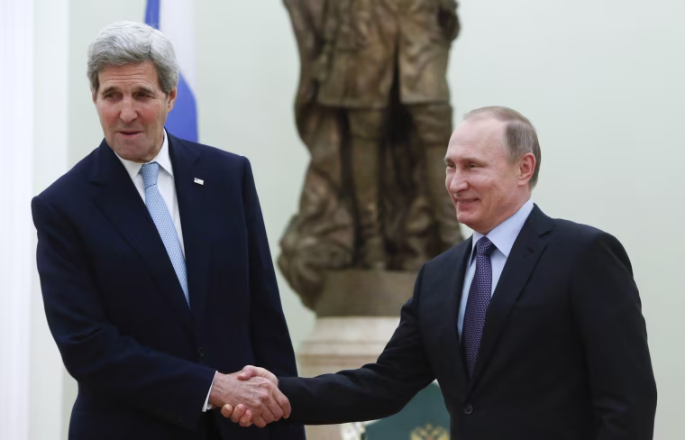 Image: Russian President Putin welcomes U.S. Secretary of State Kerry during meeting at Kremlin in Moscow