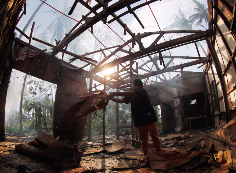 Image: Thousands evacuated as Philippines hit by Typhoon Melor