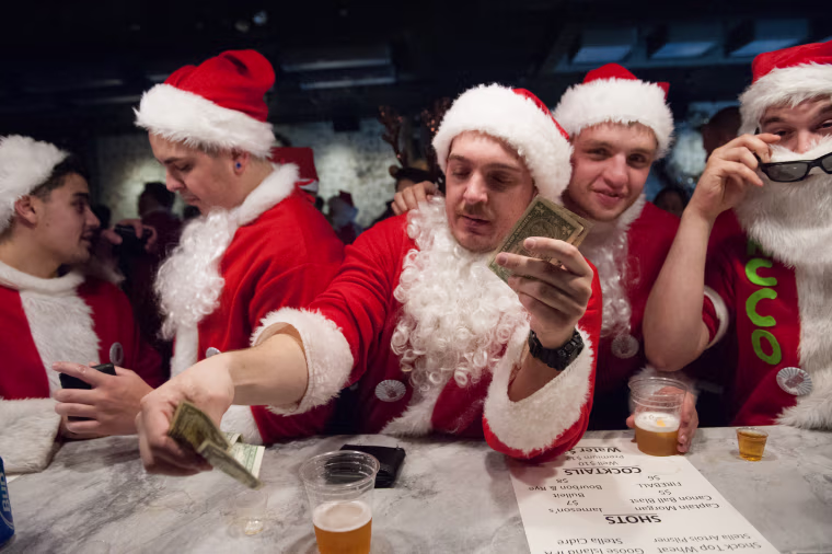Image: Annual SantaCon Pub Crawl Held In New York City
