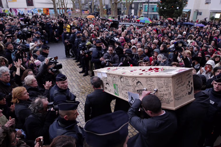 Image: The coffin of caricaturist Bernard Verlhac is covered in drawings