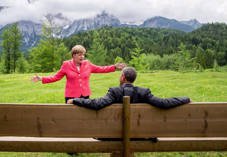 Image: German chancellor Angela Merkel speaks with U.S. president Barack Obama