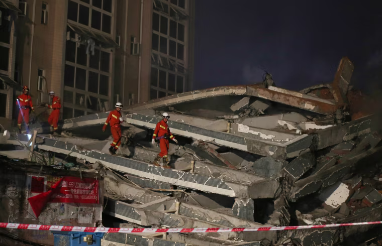 Image: Rescuers search for 41 missing after landslide in southern China