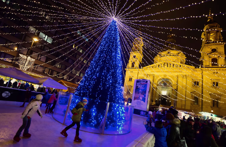 Image: HUNGARY-CHRISTMAS-LIGHTS