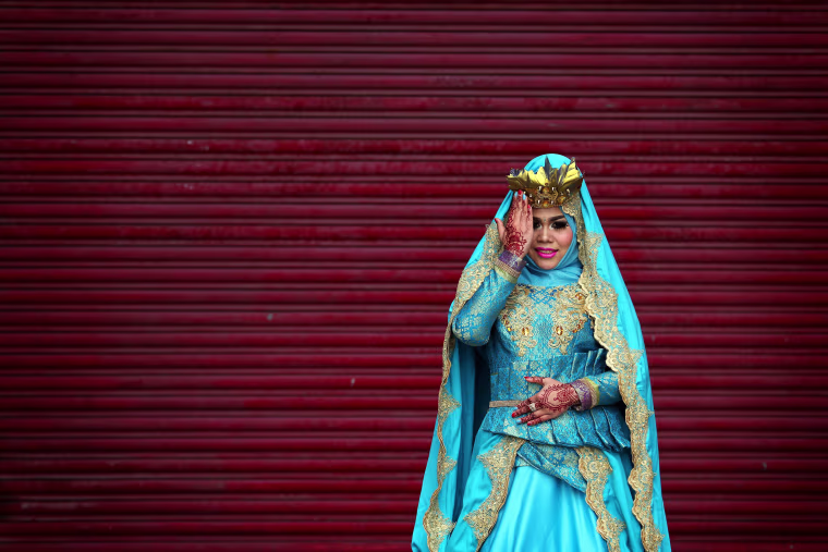 Image: Indonesian dress