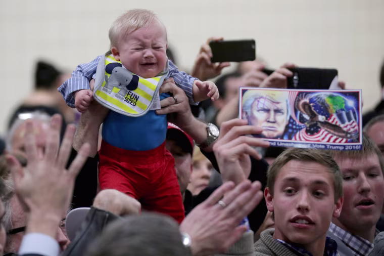Image: Donald Trump Campaigns In Western Iowa Day Before State's Caucus