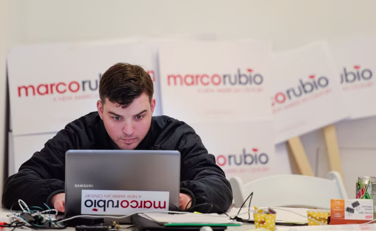Image: Marco Rubio campaigns for the Iowa Caucus