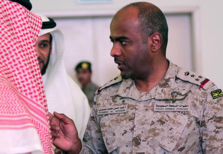 Image: Saudi military spokesman Ahmed Asiri, right, talks to Saudi officials