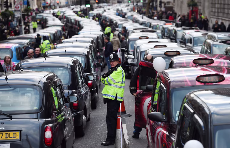 Image: Black cabs protest against Uber licence in London