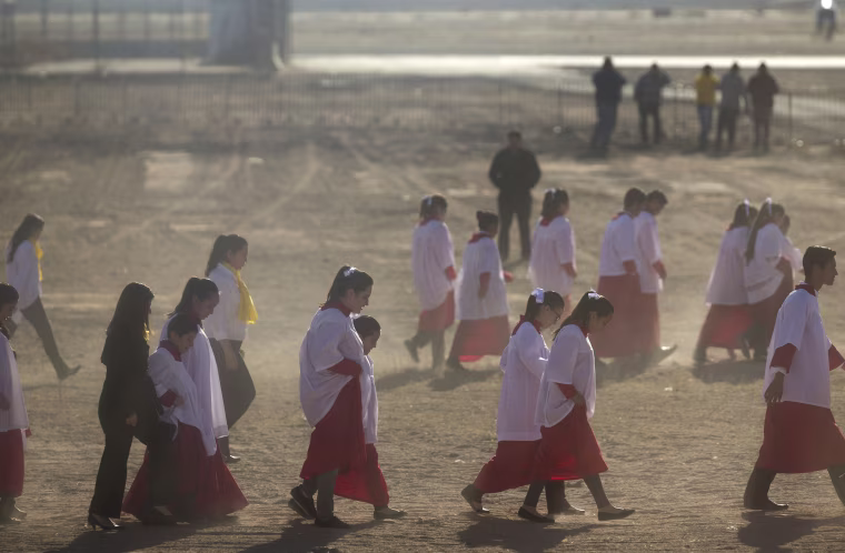 Image: Choir girls walk to the entrance of the Benito Juarez International Airport
