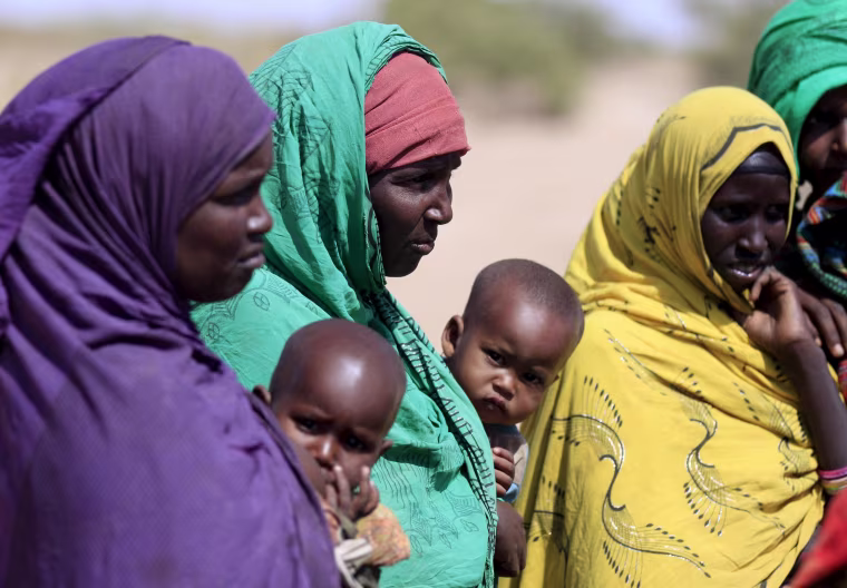 Image: Ethiopian women wait to collect water