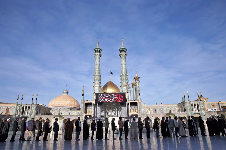 Image: Iranian Elections Outside Line