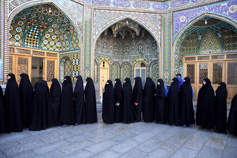 Image:Iran Elections Women Line