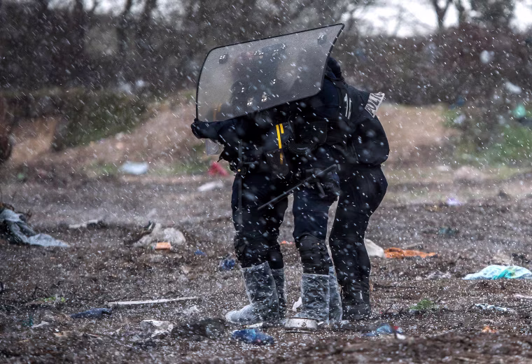 Image: TOPSHOT-FRANCE-BRITAIN-MIGRANTS-DEMO