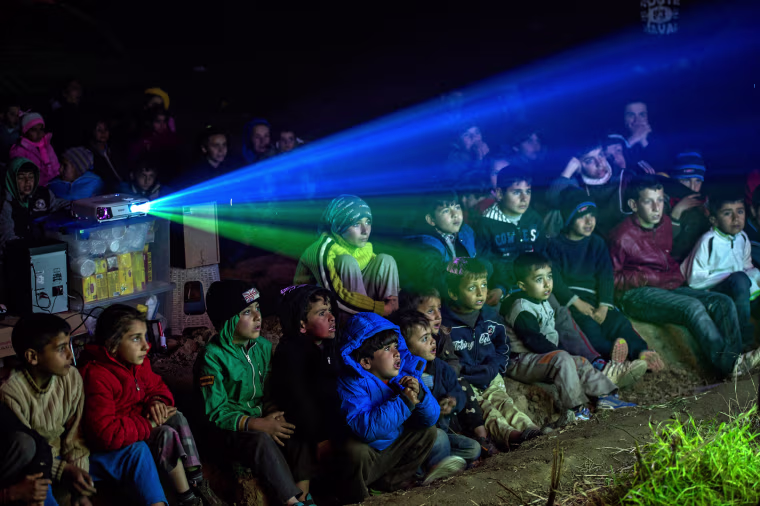 Image: Refugees wait on the Greek side of the border to enter Macedonia