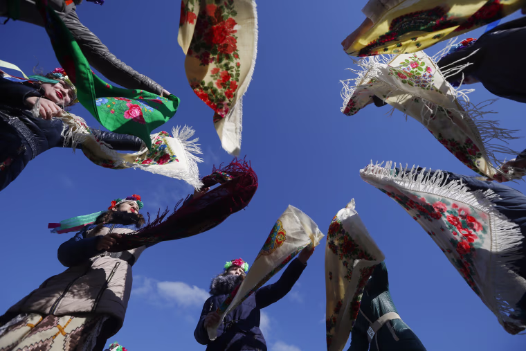 Image: Belarusians dance during Maslenitsa celebrations