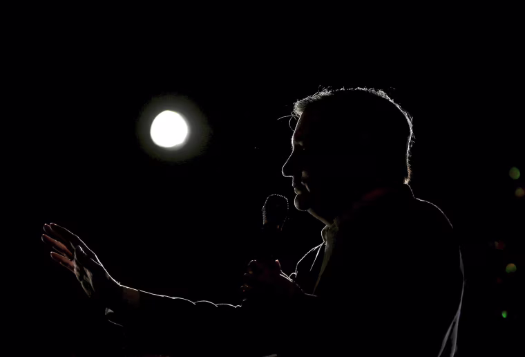 Image: U.S. Republican presidential candidate Ted Cruz speaks at a campaign rally in Glen Ellyn