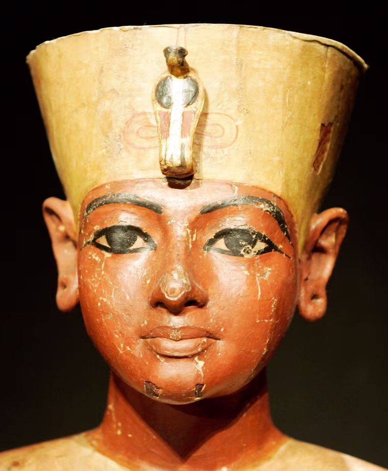 Image: Wood mannequin head of Tutankhamun
