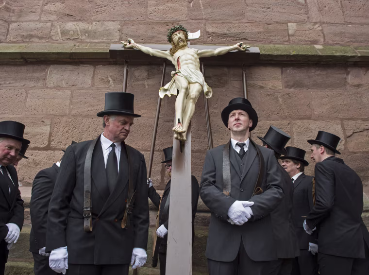 Image: Participants prepare for the Palm Sunday procession