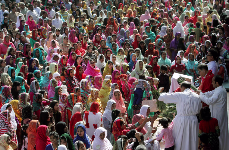 Image: Pakistani Christians pray during a Palm Sunday Mass