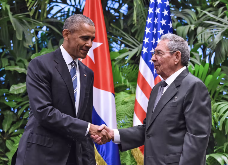 TOPSHOT-CUBA-US-OBAMA-CASTRO