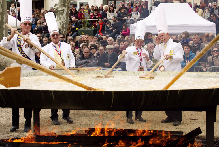 Image: FRANCE-EASTER-OMELETTE-OFFBEAT