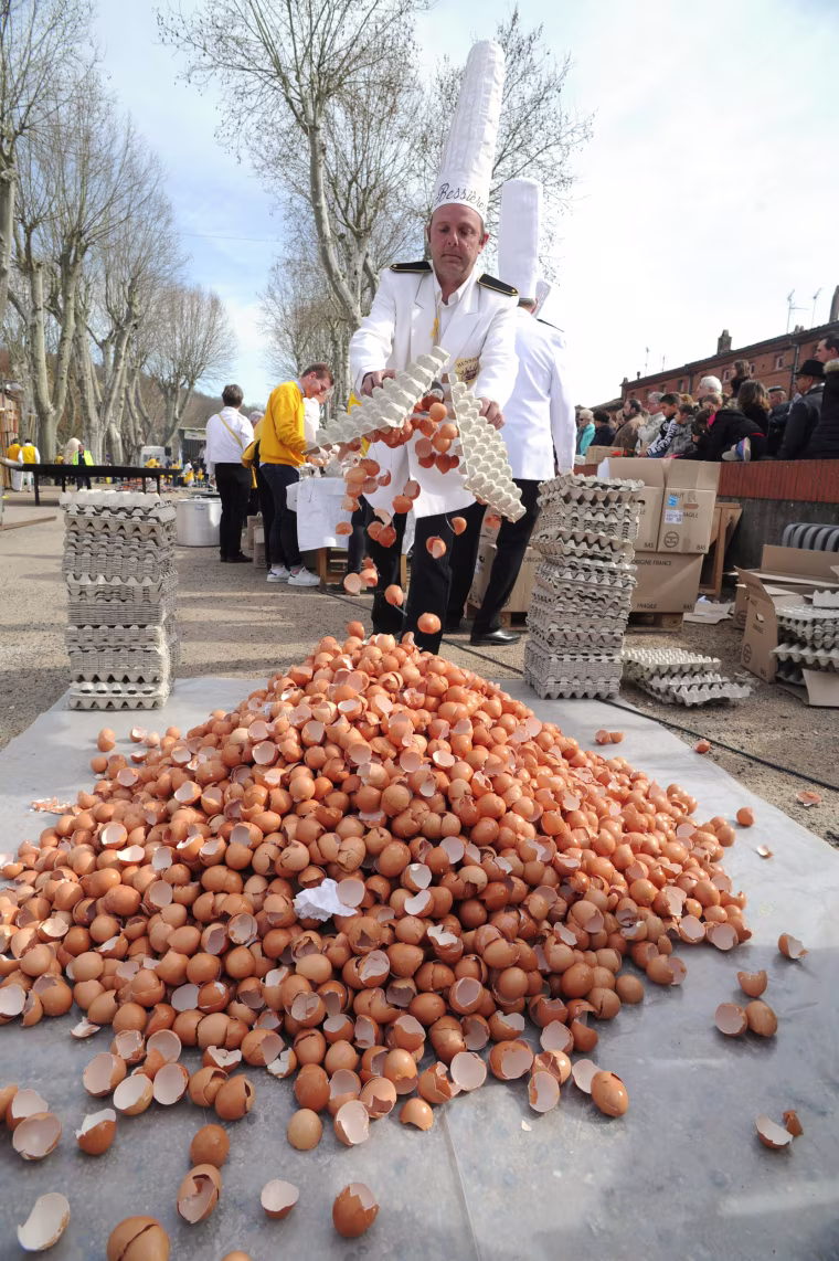 Image: FRANCE-EASTER-OMELETTE-OFFBEAT