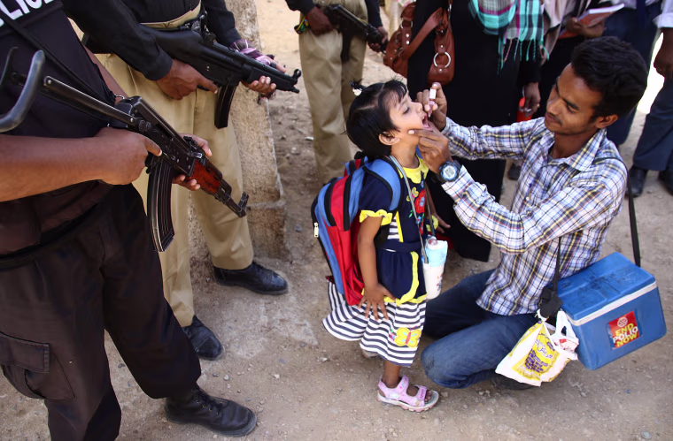 Image: Polio vaccination in Pakistan