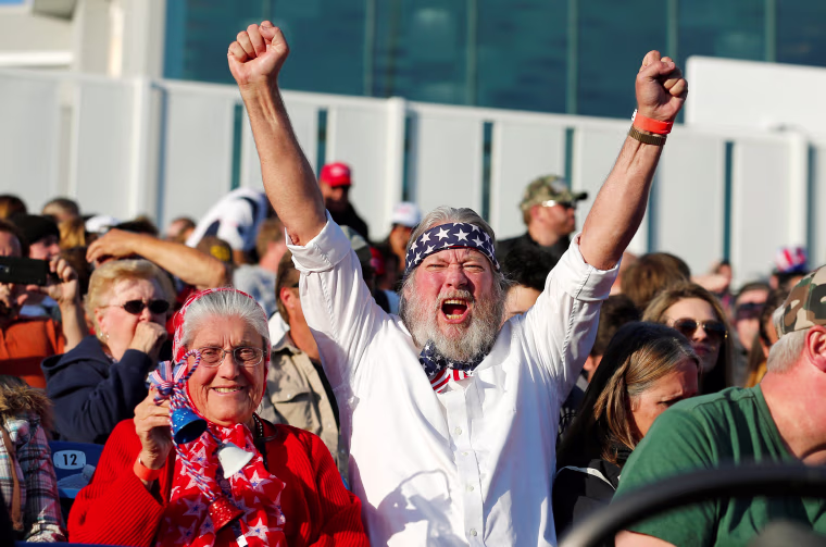 Image: Supporters of Republican U.S. presidential candidate Donald Trump cheer at a campaign rally in Costa Mesa, California