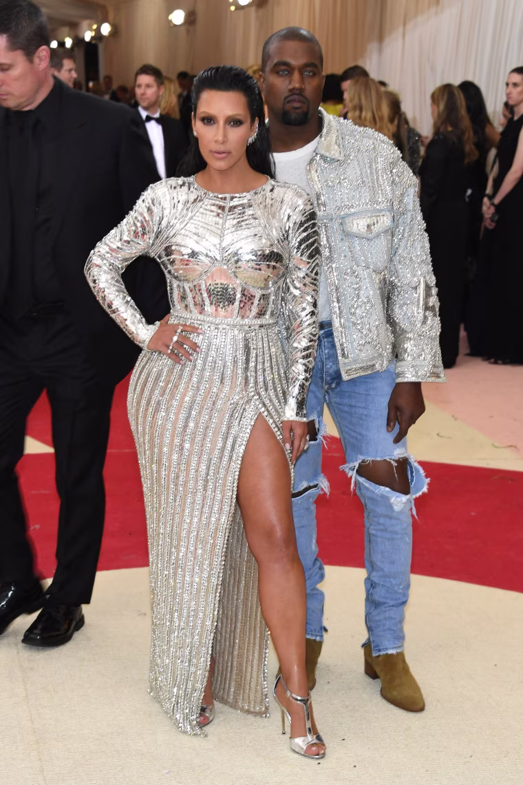Image: Kim Kardashian West (L) and Kanye West strike a pose