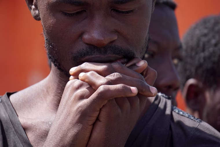 Image: Rescued migrants arrive in Salerno