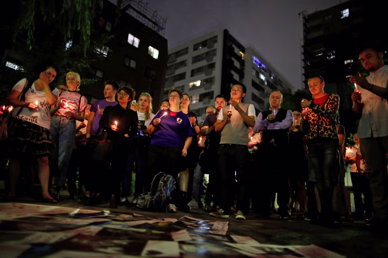Image: People hold a candlelight vigil to mourn victims of the mass shooting at the Pulse gay nightclub in Orlando, in Tokyo, Japan