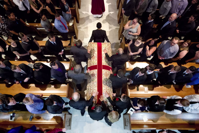 Image: The procession with the casket of Christopher Andrew Leinonen